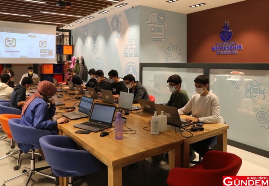 İBB'DEN ÖĞRENCİLERE TEKNOLOJİ  EĞİTİMİ teknoloji atölyesi